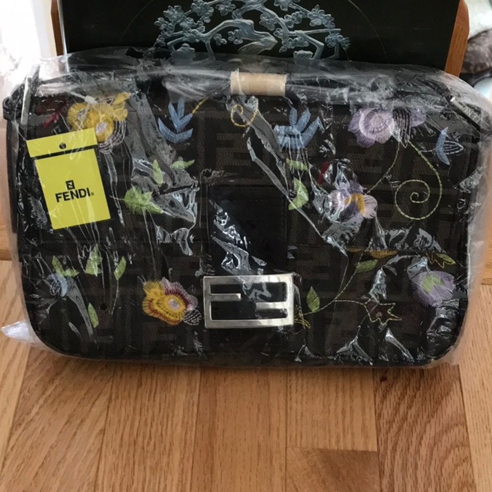 ✨NEW✨ 💐🤎 FENDI-INSPIRED Floral Embroidered Baguette Classic Shoulder Bag FAB!